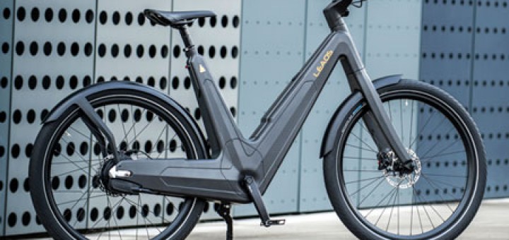 Leaos carbon fiber electric bike, e-bike. unisex carbon fiber monocoque frame, wiring is routed through the body so is a chain.